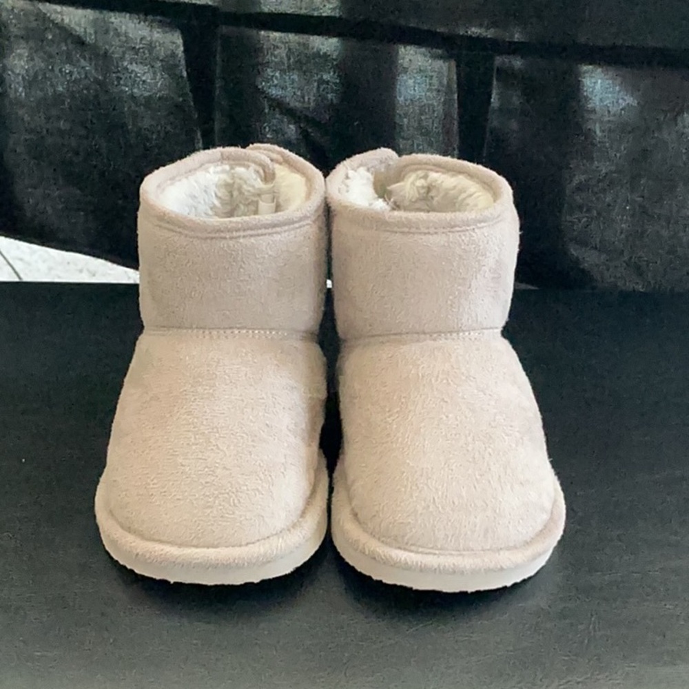 H&M Kid’s Cozy Tan Booties Size US 6